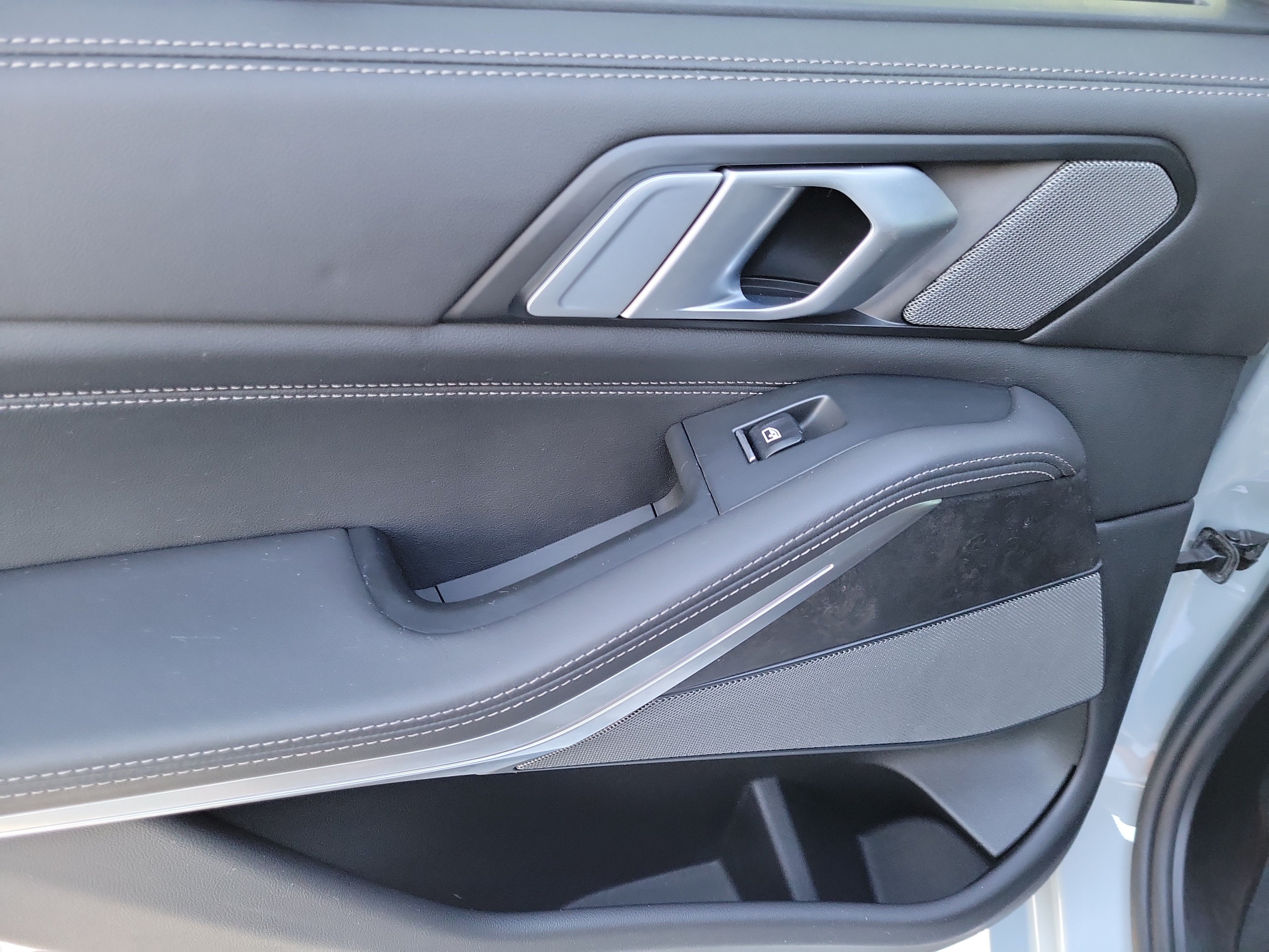 Certified 2025 BMW X5 M60i w/ Executive Package AWD/4WD image 14