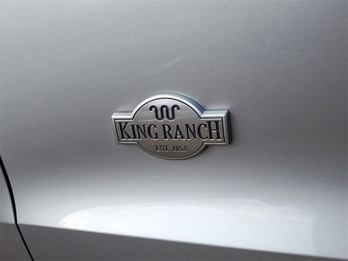 Used 2022 Ford Explorer King Ranch w/ Technology Package image 9