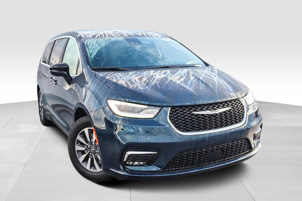Used 2024 Chrysler Pacifica Limited FWD image 2