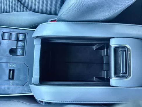 Used 2024 Toyota Highlander LE image 27