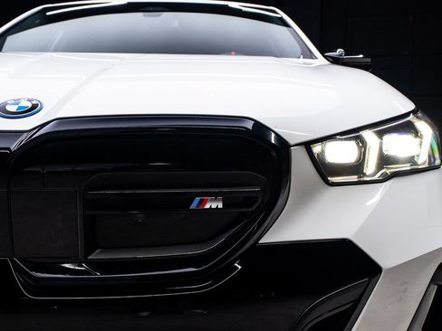 Used 2024 BMW i5 M60 AWD/4WD image 5