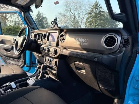 Used 2021 Jeep Wrangler Sport image 28