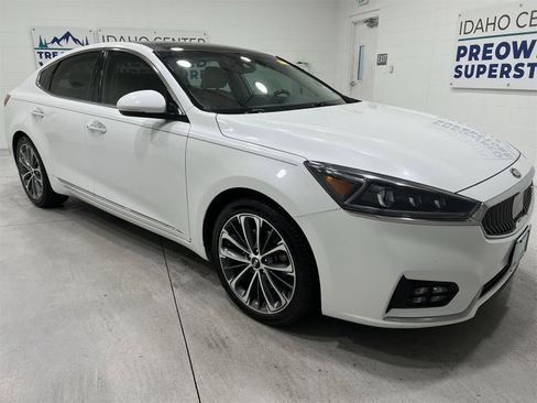 Used 2019 Kia Cadenza Technology image 2