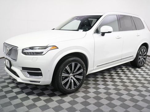 Used 2025 Volvo XC90 B6 Plus AWD/4WD image 2