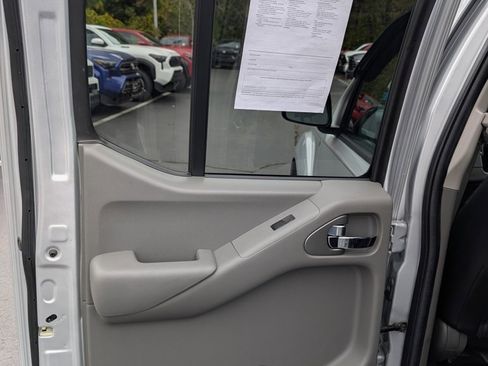 Used 2020 Nissan Frontier SV w/ SV Utility Package image 15