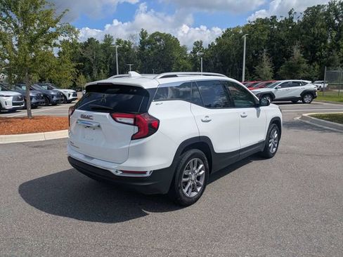 Used 2024 GMC Terrain SLT FWD image 3