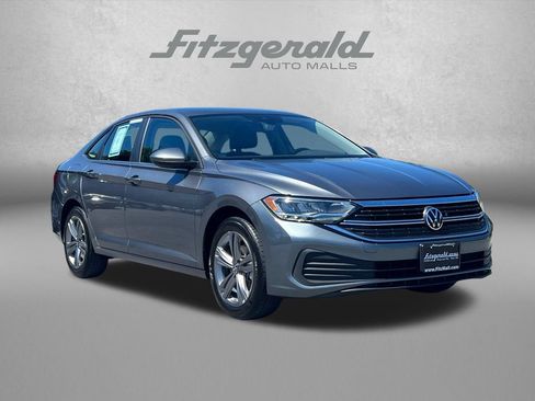 Used 2024 Volkswagen Jetta SE FWD image 1
