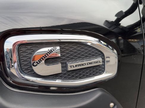 Used 2018 Nissan Titan SV w/ SV Convenience Package image 9