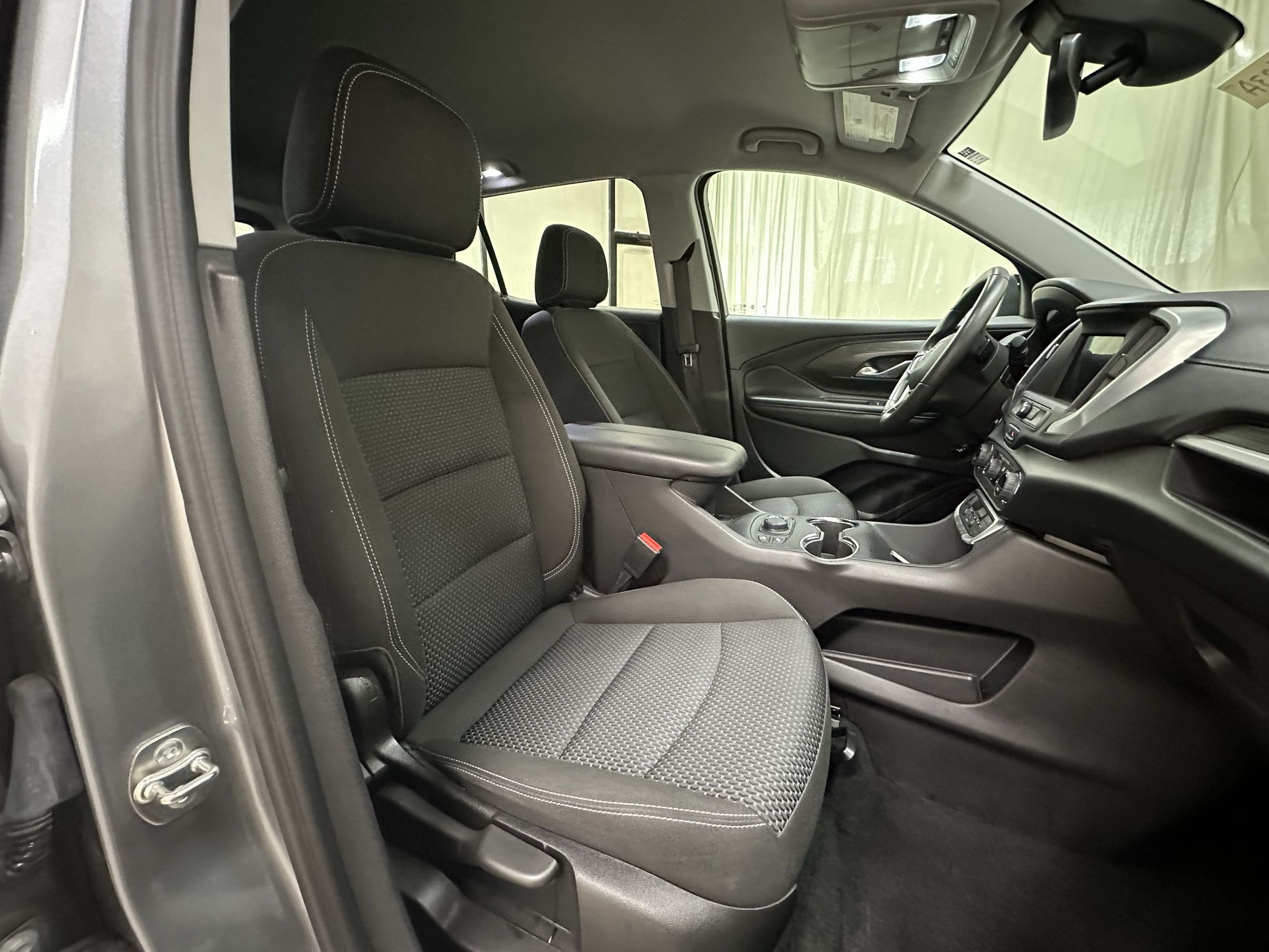 Used 2024 GMC Terrain SLE w/ Elevation Edition AWD/4WD image 16