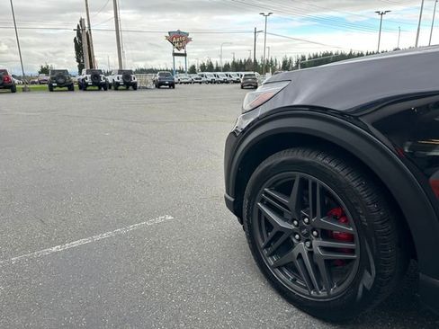 Used 2025 Ford Explorer ST image 29