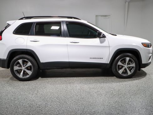 Used 2022 Jeep Cherokee Limited AWD/4WD image 6