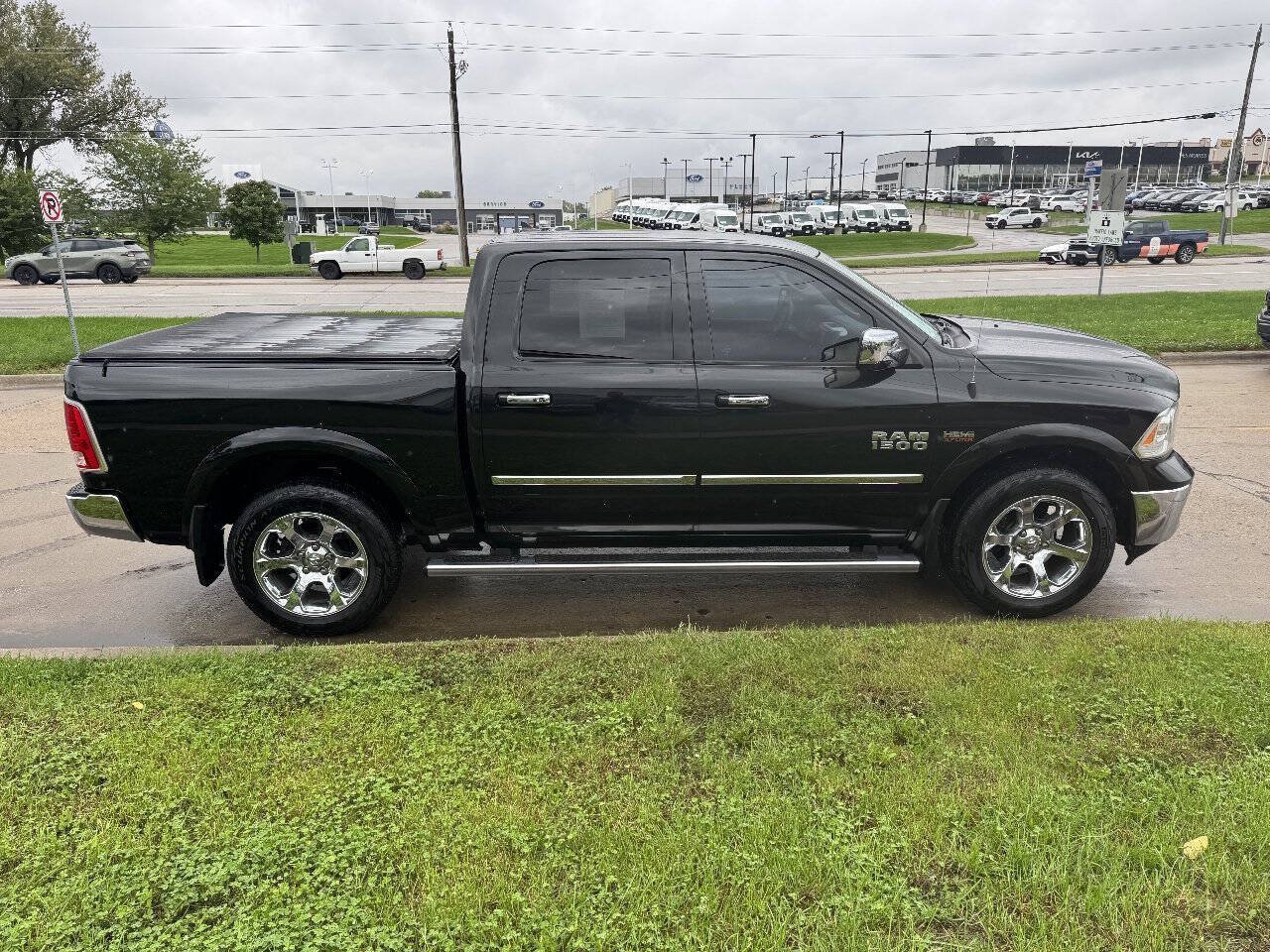 Used 2016 RAM 1500 Laramie w/ Convenience Group AWD/4WD image 6