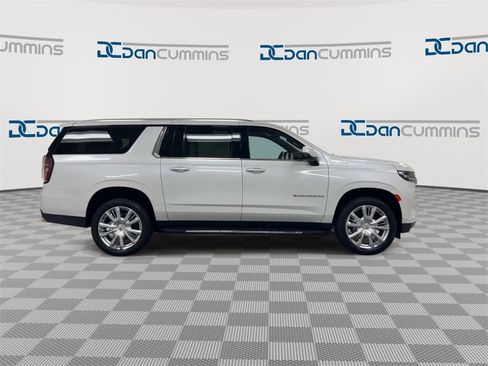 Used 2024 Chevrolet Suburban High Country w/ Advanced Technology Package image 9