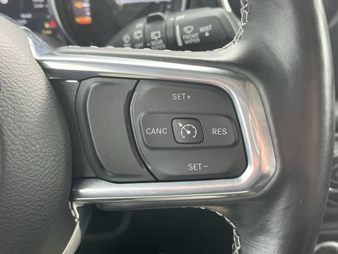 Used 2022 Jeep Wrangler Unlimited Sahara w/ Cold Weather Group image 17