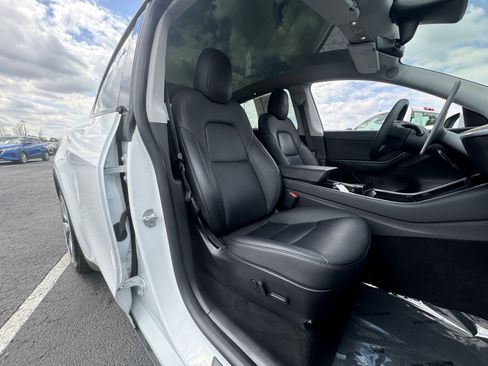 Used 2020 Tesla Model Y Long Range image 30