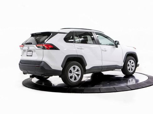 Used 2021 Toyota RAV4 LE w/ Carpet Mat Package (TMS) image 7