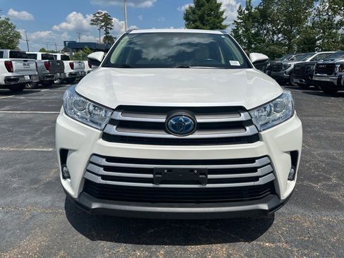 Used 2019 Toyota Highlander XLE image 2
