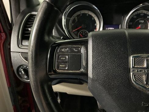 Used 2014 Dodge Grand Caravan SXT FWD image 25