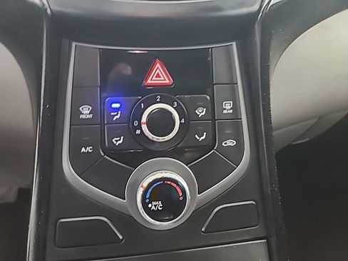 Used 2014 Hyundai Elantra SE FWD image 28