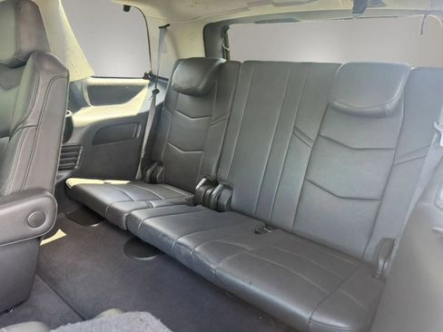 Used 2019 Cadillac Escalade Luxury AWD/4WD image 43