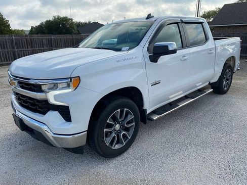 Used 2022 Chevrolet Silverado 1500 LT RWD image 2