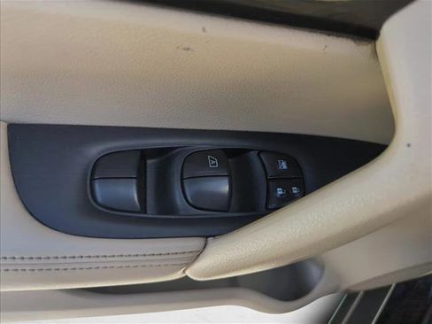Used 2017 Nissan Rogue SV FWD image 27