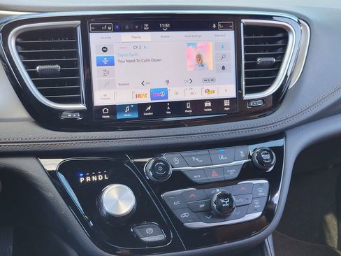 New 2026 Chrysler Pacifica Pinnacle image 8