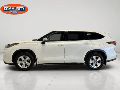 Used 2021 Toyota Highlander L AWD/4WD image 3