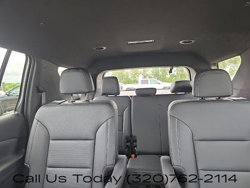 Used 2025 Chevrolet Traverse LT w/ Driver Confidence Package AWD/4WD image 19