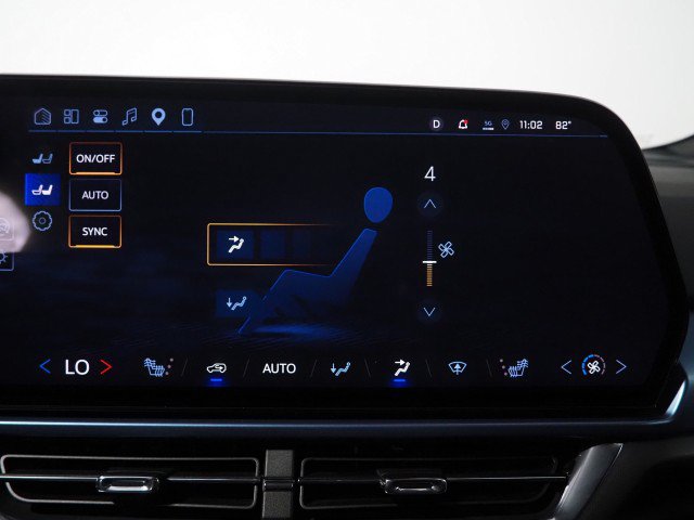 Used 2024 Chevrolet Equinox EV FWD LT w/ 2LT w/ LPO, Blackout Package image 41