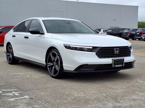 Used 2025 Honda Accord Sport image 2