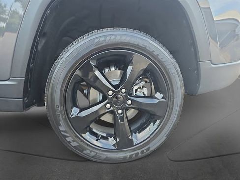 Used 2023 Jeep Grand Cherokee Altitude RWD image 27