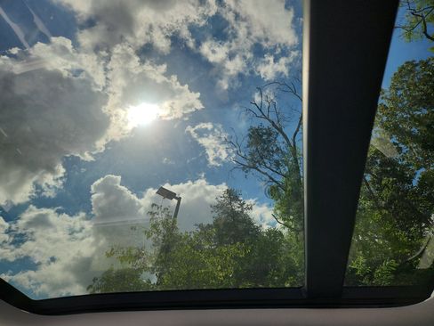 Used 2025 Land Rover Defender 130 S image 25