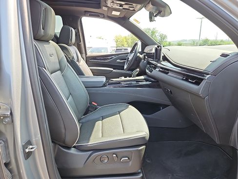 Certified 2024 Cadillac Escalade Sport w/ LPO, ONYX Package AWD/4WD image 19