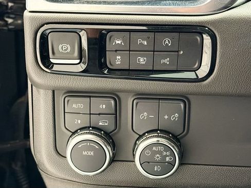 Used 2025 GMC Yukon XL Denali image 10