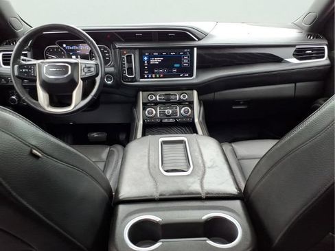 Used 2021 GMC Yukon XL Denali w/ Denali Premium Package AWD/4WD image 12