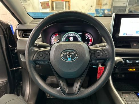 Used 2023 Toyota RAV4 LE image 11