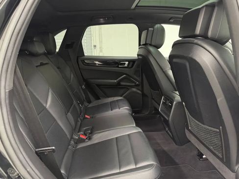 Used 2022 Porsche Cayenne AWD/4WD image 20