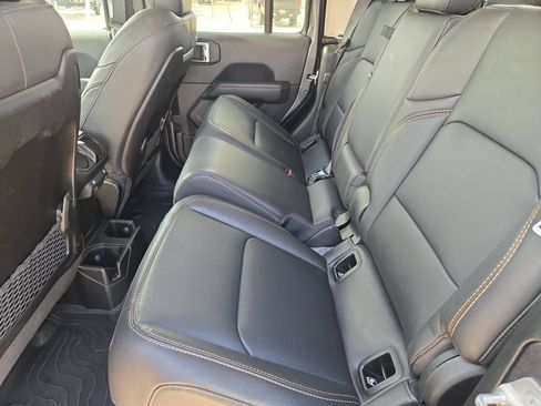 Used 2025 Jeep Gladiator Sport AWD/4WD image 13