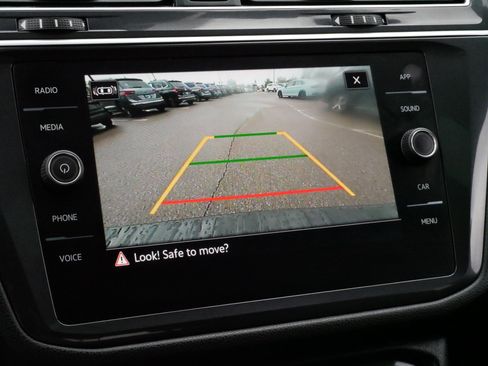Certified 2023 Volkswagen Tiguan SE R-Line AWD/4WD image 30