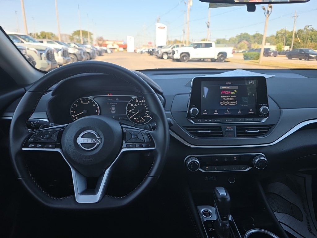 Used 2025 Nissan Altima 2.5 SR FWD image 12