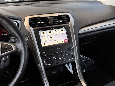 Used 2019 Ford Fusion SE FWD image 33