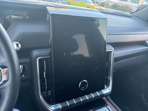 Used 2025 GMC Yukon XL Denali image 19