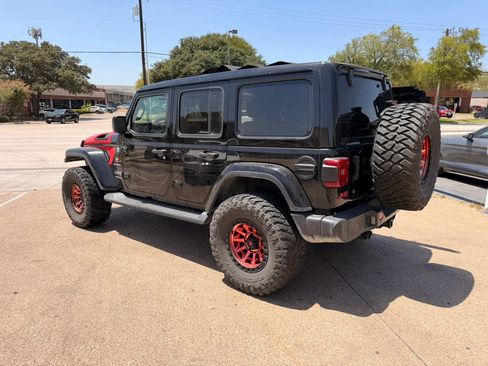 Used 2019 Jeep Wrangler Unlimited Sahara AWD/4WD image 2