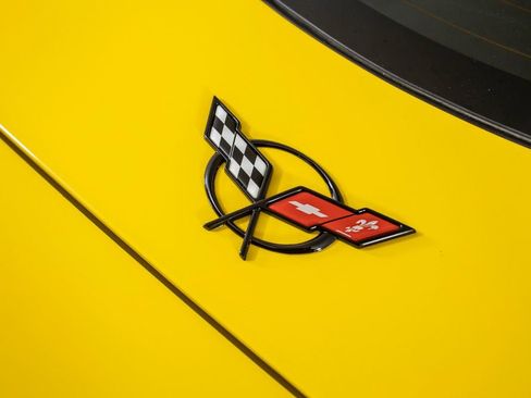 Used 2000 Chevrolet Corvette Coupe w/ Roof Pkg RWD image 9