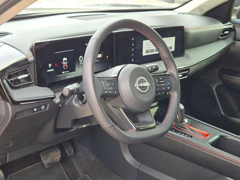 Certified 2025 Nissan Kicks SR image 10