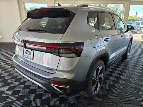 New 2026 Volkswagen Taos SE AWD/4WD image 3