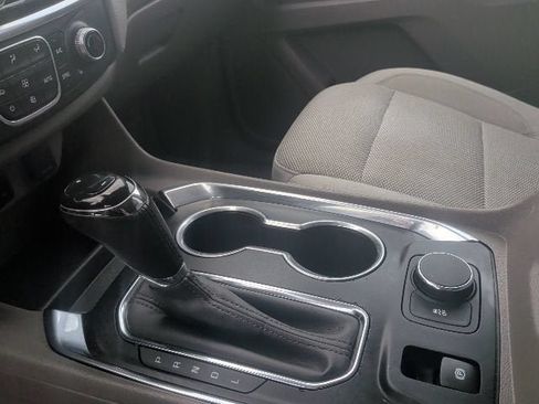 Used 2019 Chevrolet Traverse LT FWD image 21