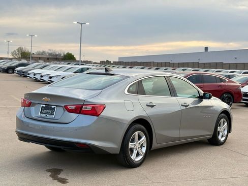 Used 2025 Chevrolet Malibu LS image 7