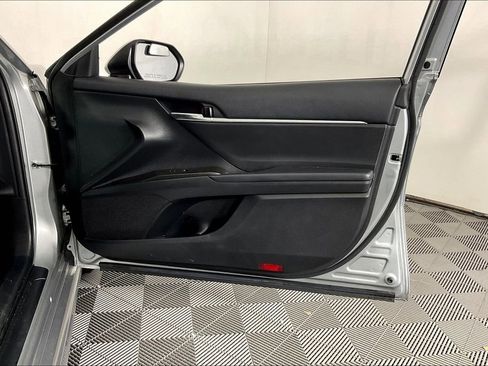 Used 2022 Toyota Camry SE image 25